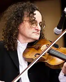 Martin Hayes suona un fiddle irlandese