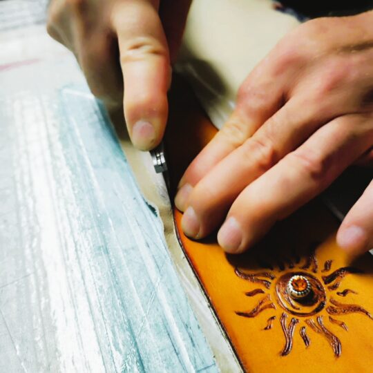 Lavorazione tracolle Steves Guitar Straps